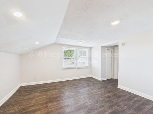 Building Photo - 4140 College Ave