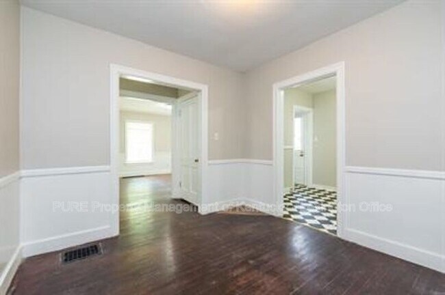 Building Photo - 206 Floral Park