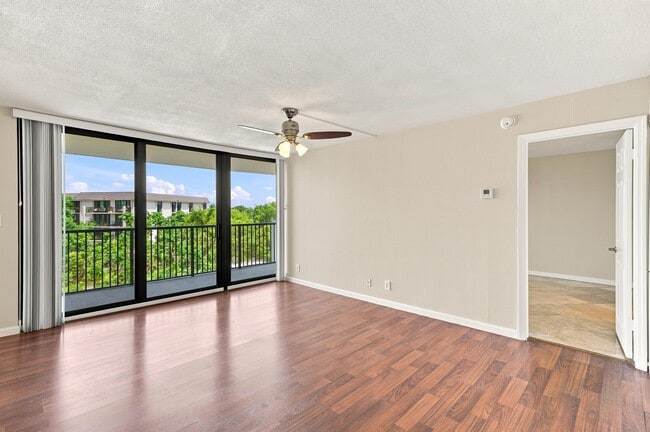 Building Photo - 1301 River Reach Dr