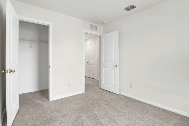 Building Photo - ASK ABOUT FREE APPLICATION FEES THROUGH AUGUST!  "Charming 3-Bedroom Retreat with 2.5 Baths with ...