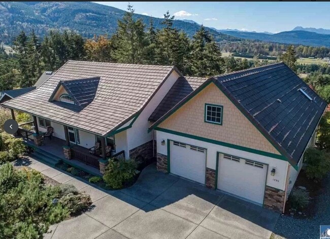 Primary Photo - 3 bed 2.5 bath home on Bell Hill with grea...