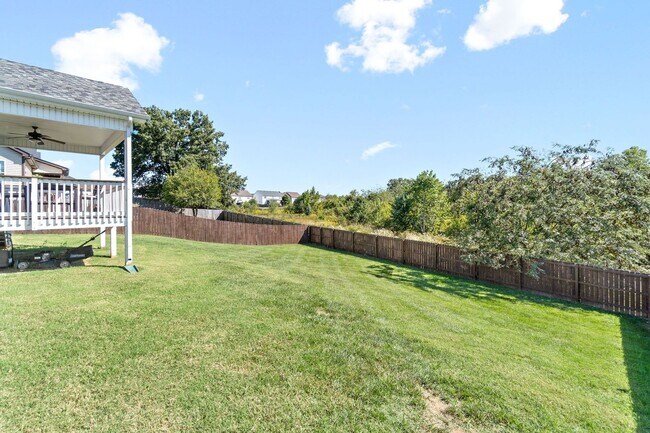 Building Photo - Pet Friendly Three Bedroom with Bonus!