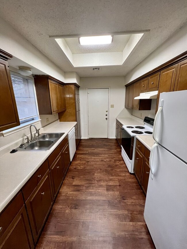 Building Photo - Duplex
