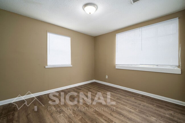 Building Photo - 1337 Woodward Rd