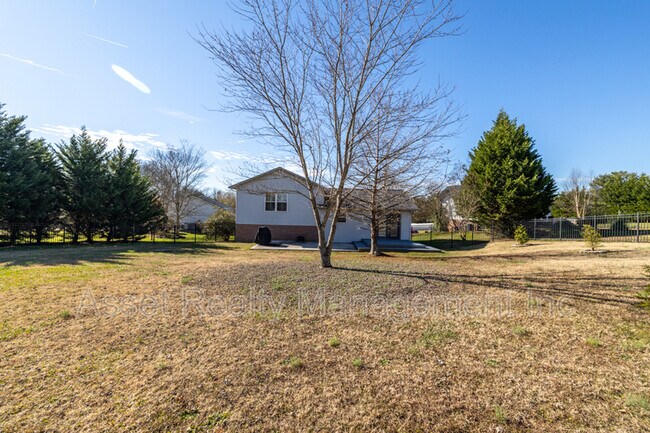 Building Photo - 722 Chapelwood Cir