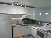 Building Photo - 1600 NE 114th St