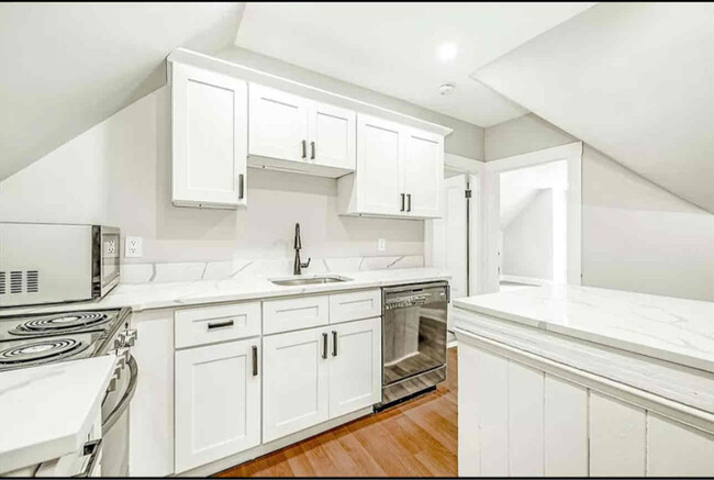 Primary Photo - 34 William St