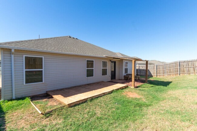 Building Photo - Beautiful 4 Bed 2 Bath in the Heart of Noble!