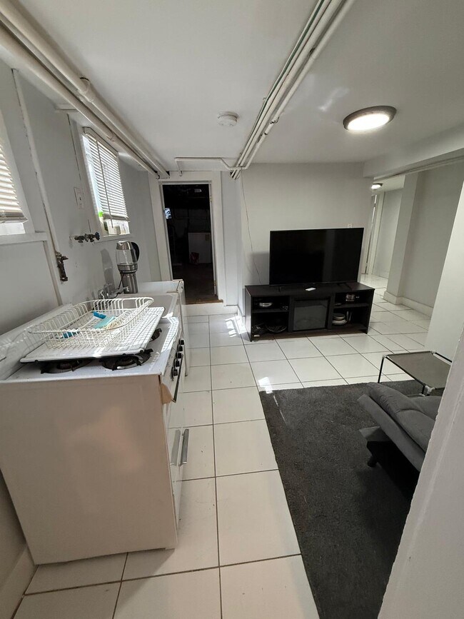 Building Photo - 53 Carman St
