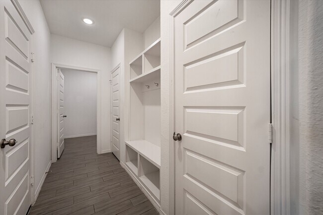 Building Photo - 5806 Aurora Grns Ln