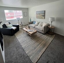 Building Photo - 2 Bedroom Condo at Greentree Condominiums!