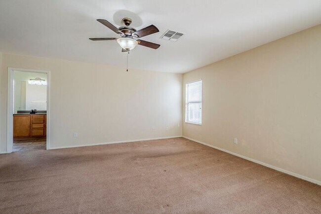 Building Photo - Bright & Spacious 3-Bed Oasis with Pool in...
