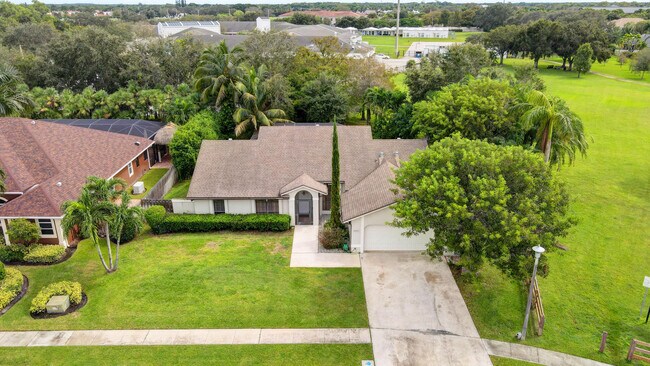 Building Photo - 2664 Yarmouth Dr