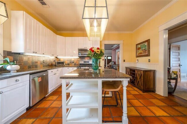 Building Photo - 6 White St NW