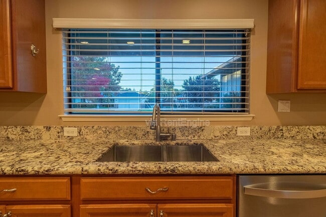 Building Photo - 1056 Cameron Way