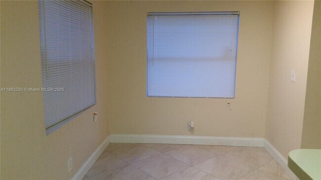 Building Photo - 9999 Summerbreeze Dr