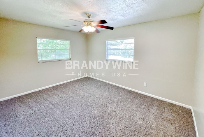 Building Photo - 3639 N Ride Dr