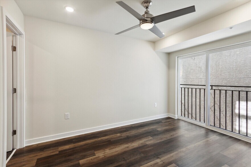 Building Photo - 1330 N 15th St