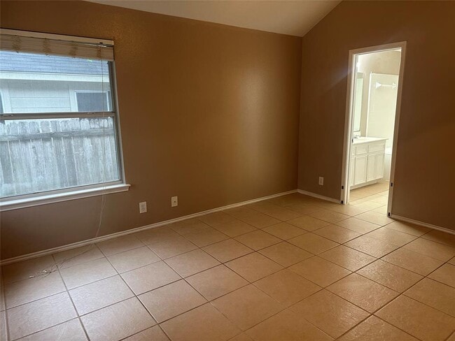 Building Photo - 1013 Great Britain Blvd