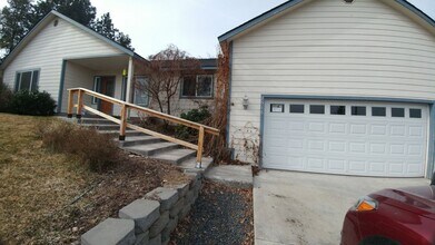 Building Photo - 3 Bedroom 2 Bath House