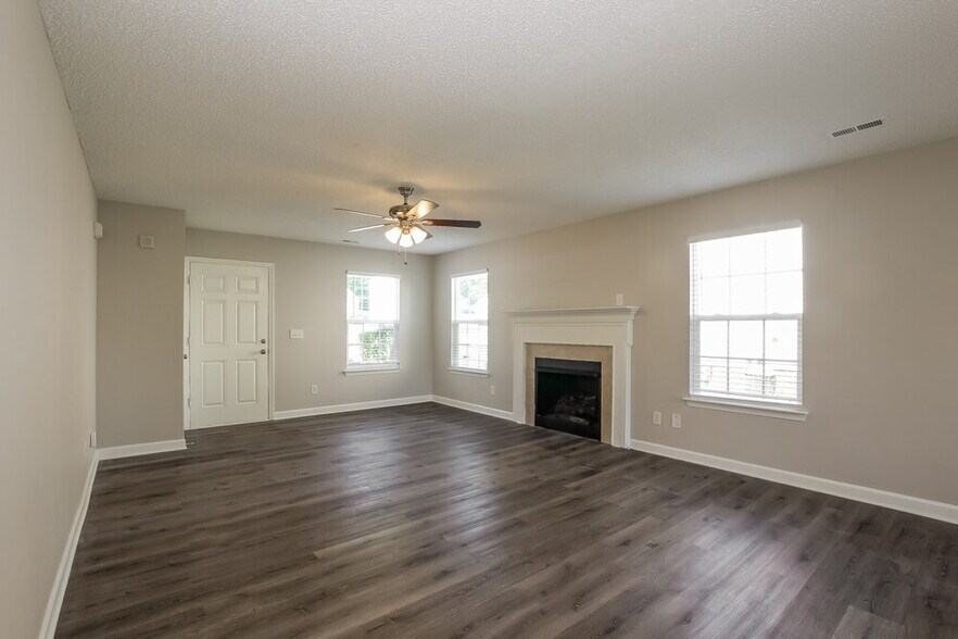 Building Photo - 2127 Pleasant Dale Dr