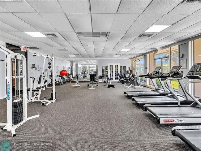 Building Photo - 300 Bayview Dr