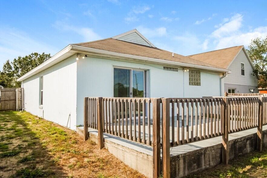 Building Photo - 3744 Dartford Dr