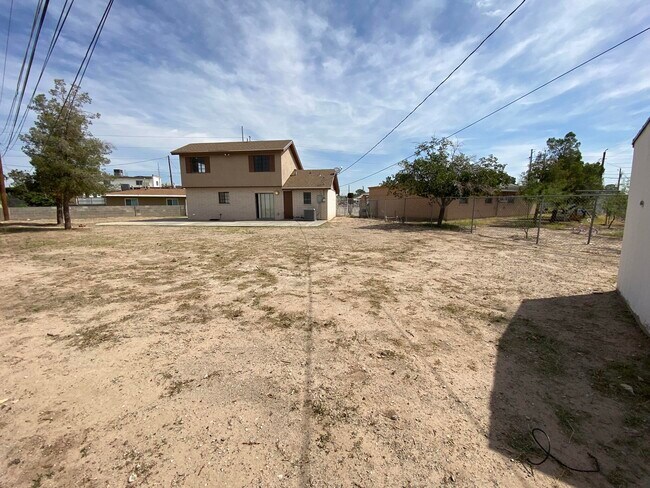 Building Photo - 6105 Hanley Way