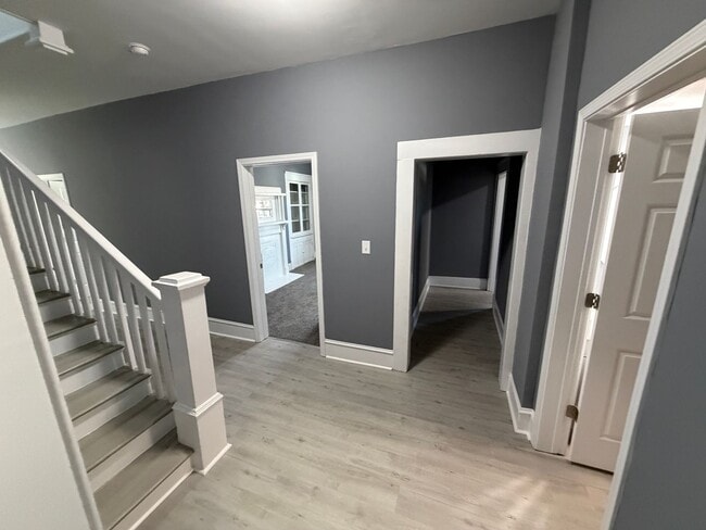 Building Photo - Amazing 7 Bedroom 2 bathroom updated home for rent in Burlington, NC