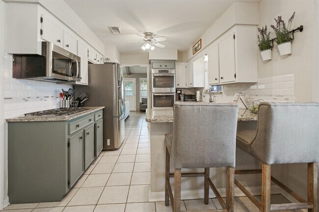 Building Photo - 21439 Park Green Dr