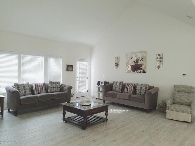 Building Photo - 12 Cindy Ct