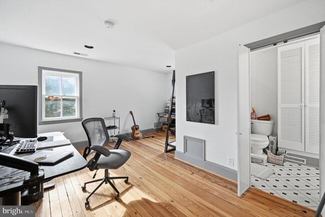 Building Photo - 11641 Glen Rd