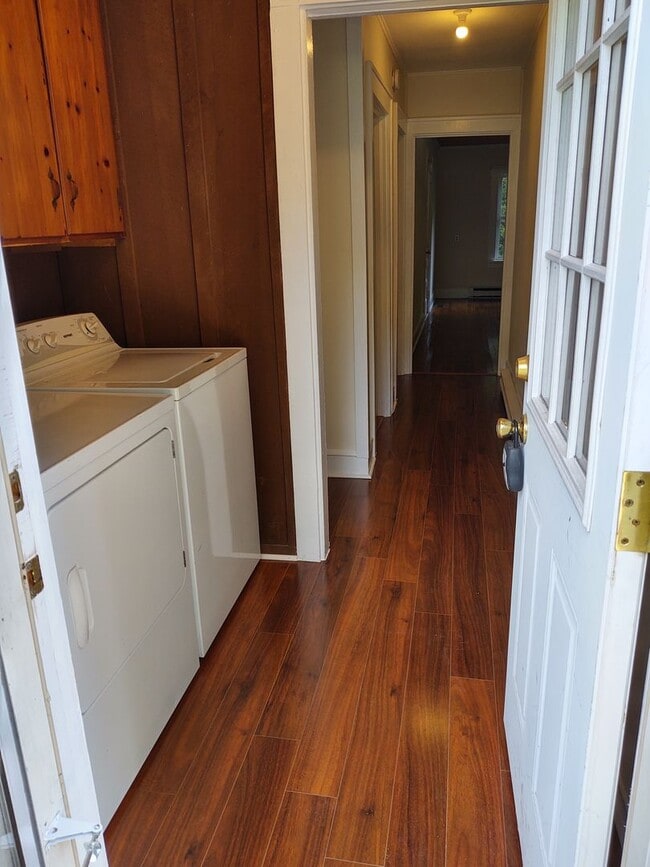 Building Photo - 1 Bedroom/1 Bath House with bonus office space on Fisher Creek in Sylva NC $1100 a month with a y...