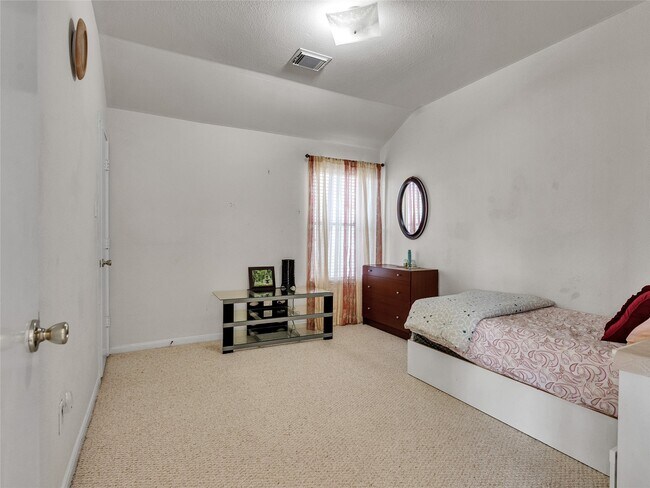 Building Photo - 5514 Gatesprings Ln