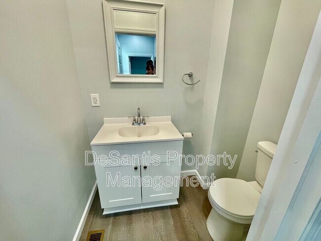 Building Photo - 2 Edith Pl