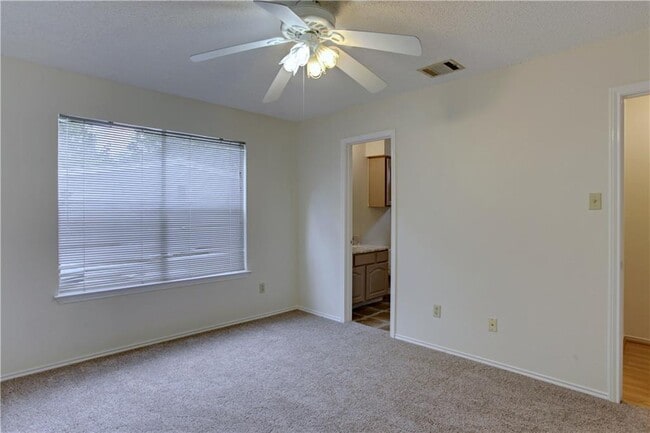 Building Photo - 5910 Jacob Glen