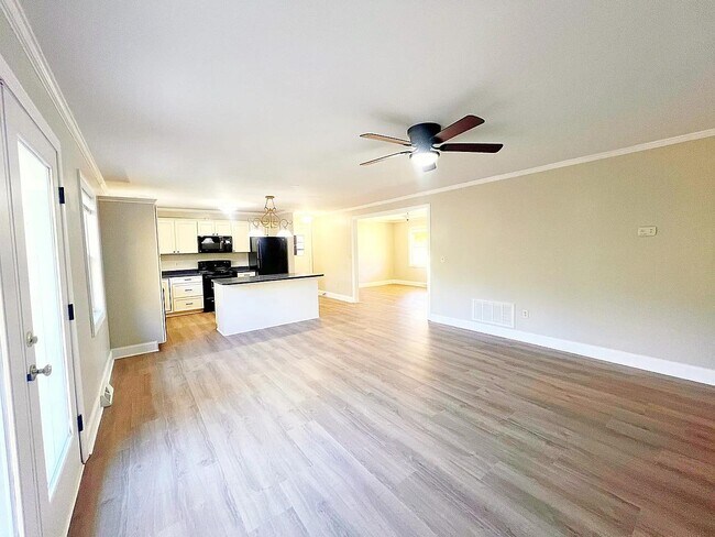 Building Photo - 106 Lori Dr