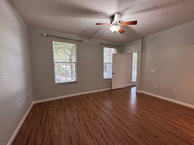 Building Photo - Bright and Inviting 3 bedroom, 2 Bath Condo in Desirable Baldwin Park