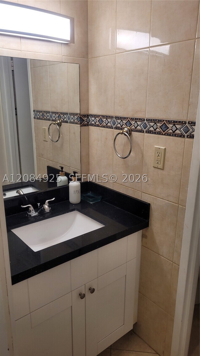 Building Photo - 2899 Collins Ave