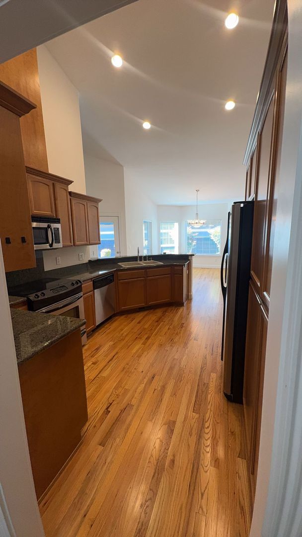Building Photo - 2 Bed 2 Bath Home