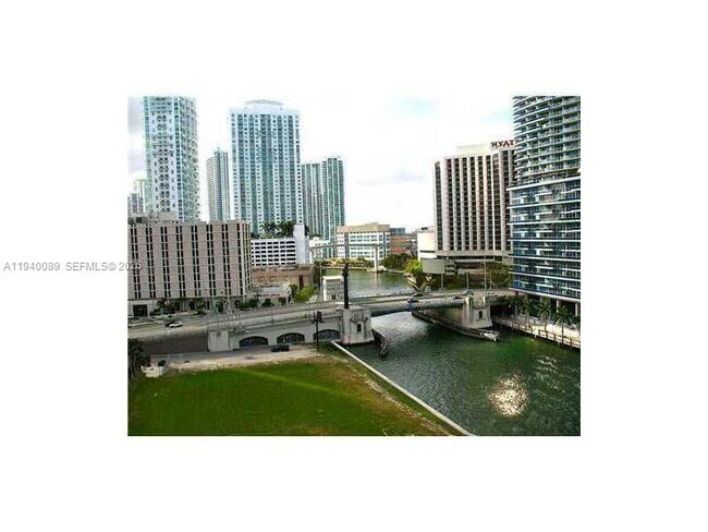 Building Photo - 475 Brickell Ave