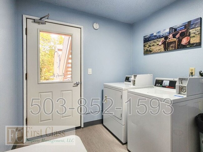 Building Photo - 3648 SW Beaverton Hillsdale Hwy