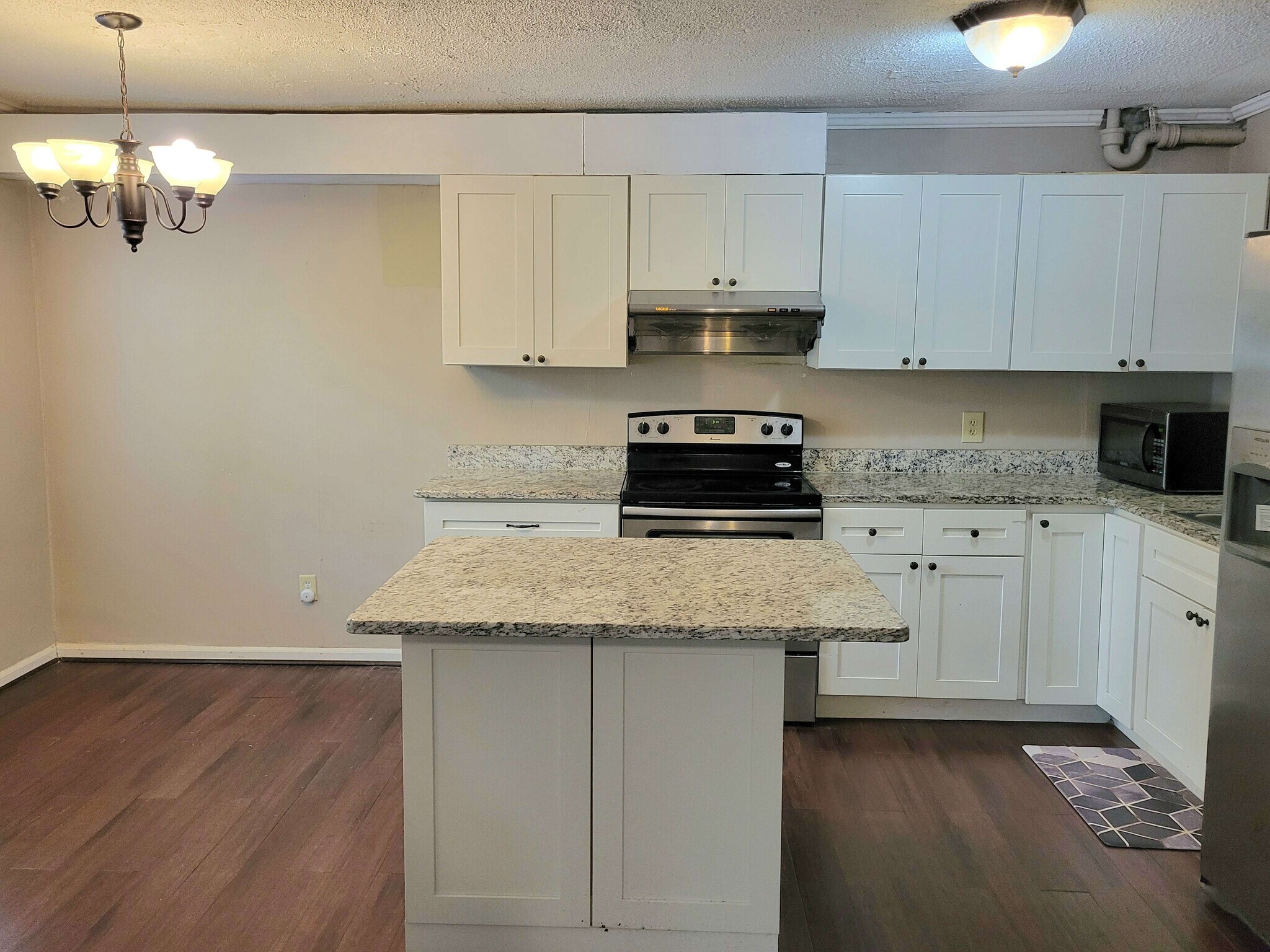 Building Photo - 804 Linbard Ln