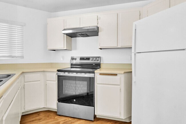 Building Photo - Beautiful one bedroom/one bath in the Verano community at UTC! Close to so much!