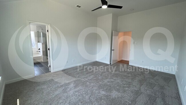 Building Photo - 1028 Aviary Dr