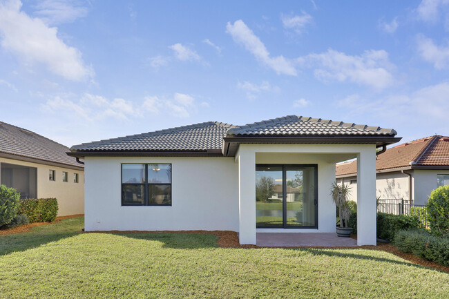 Building Photo - 633 SE Monet Dr