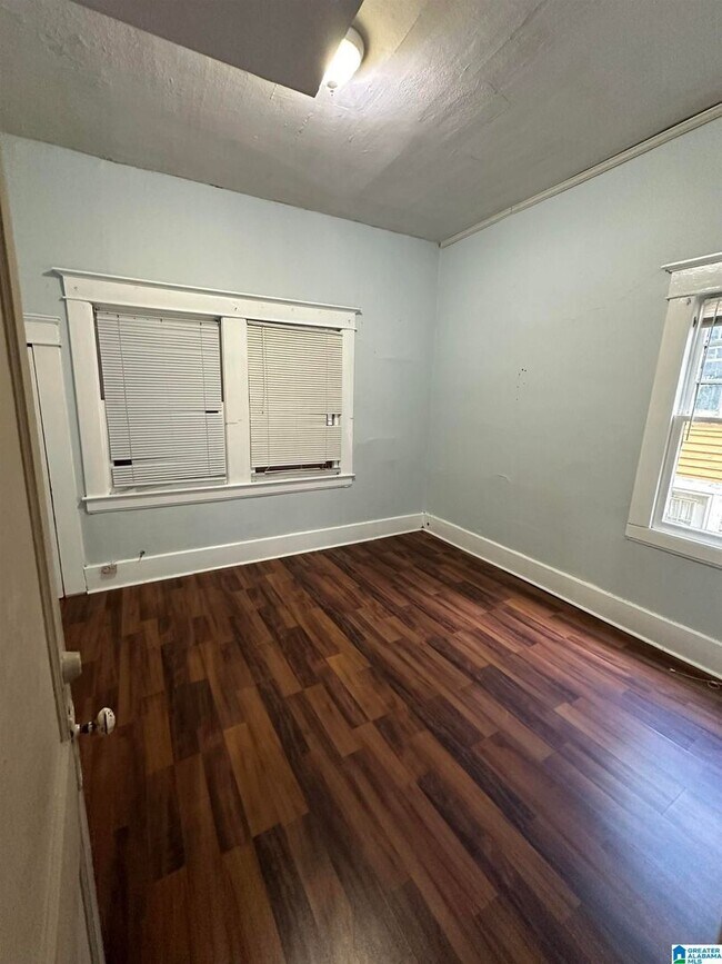 Building Photo - 1502 16th Ave S