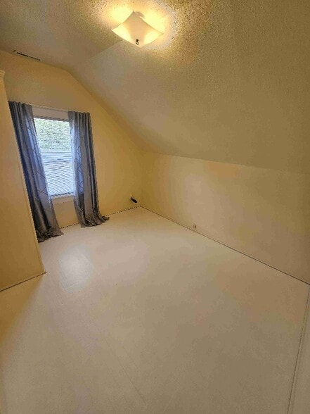 Building Photo - 2643 Sumner Ave