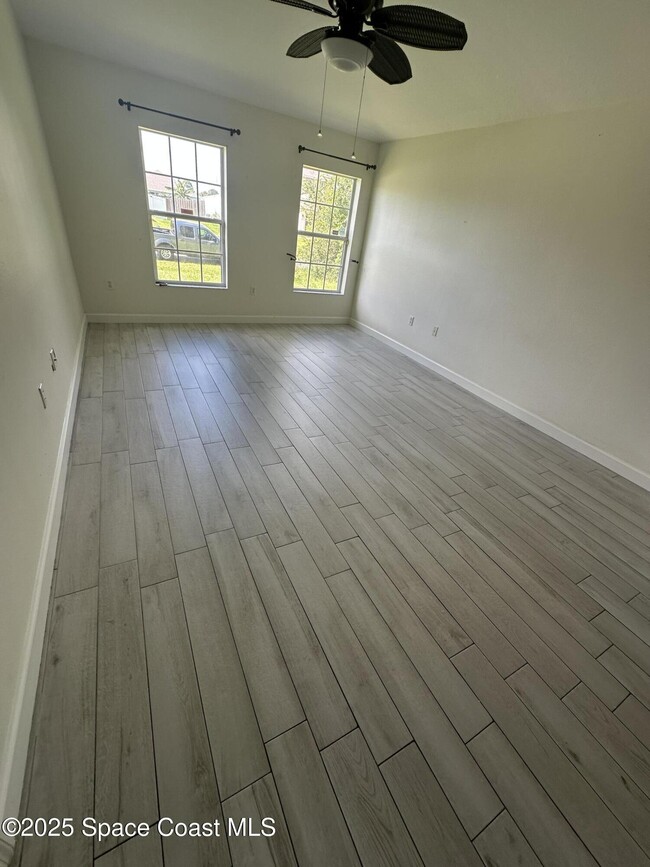 Building Photo - 930 Sable Cir SE