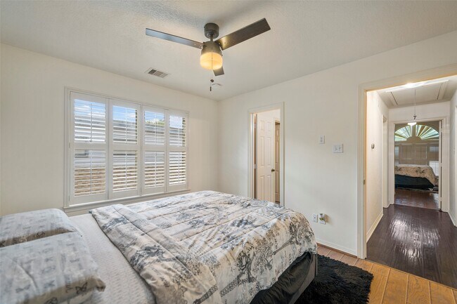 Building Photo - 14311 Islandwoods Dr